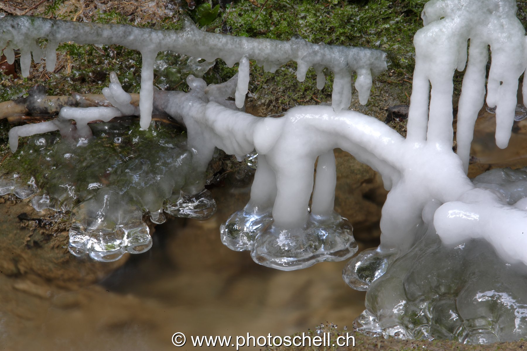 Chutes d'eau et de glace dans le Gerignoz