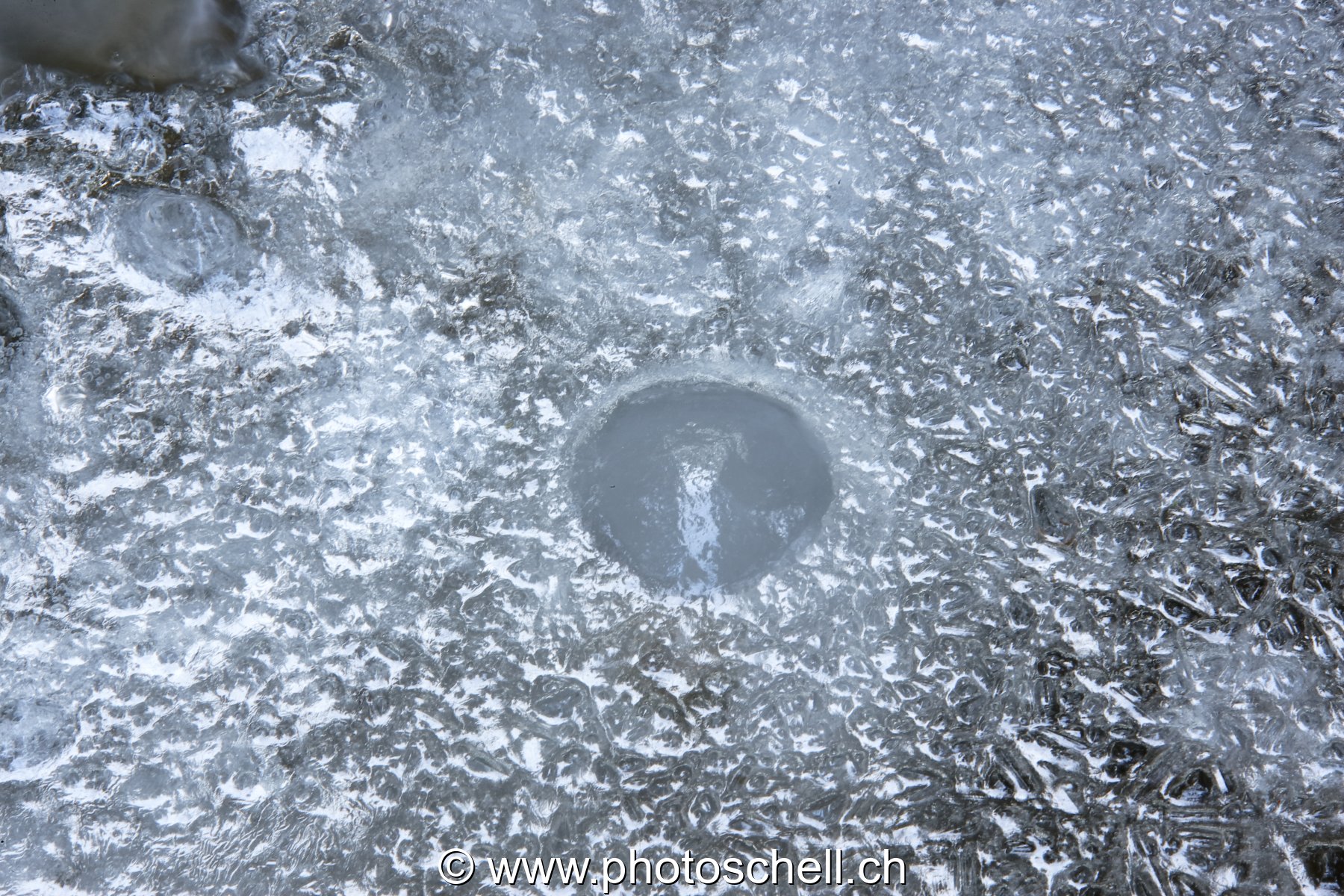 Bulle d'air prisonnière de la glace