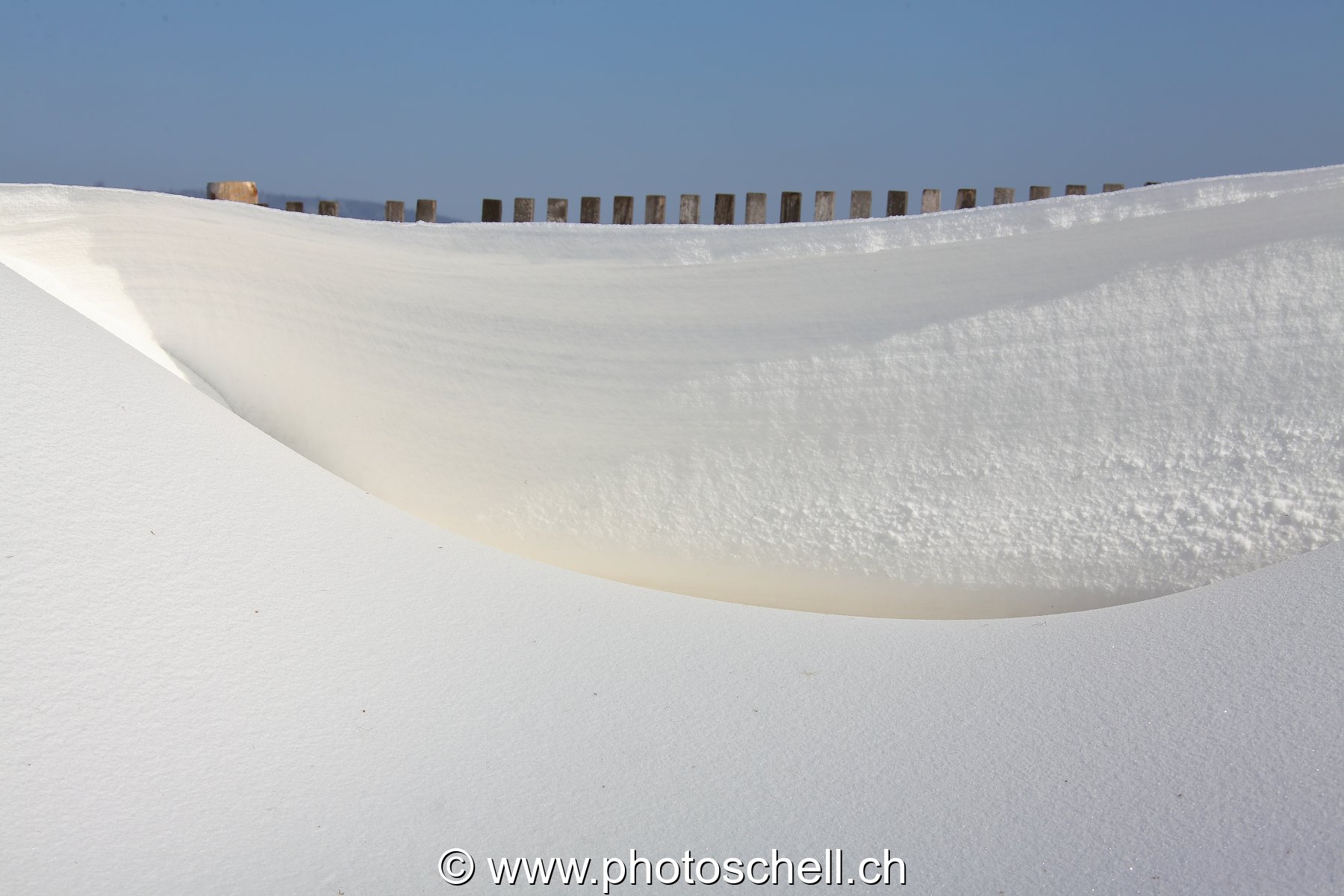 Formes de neige sculptées par le vent