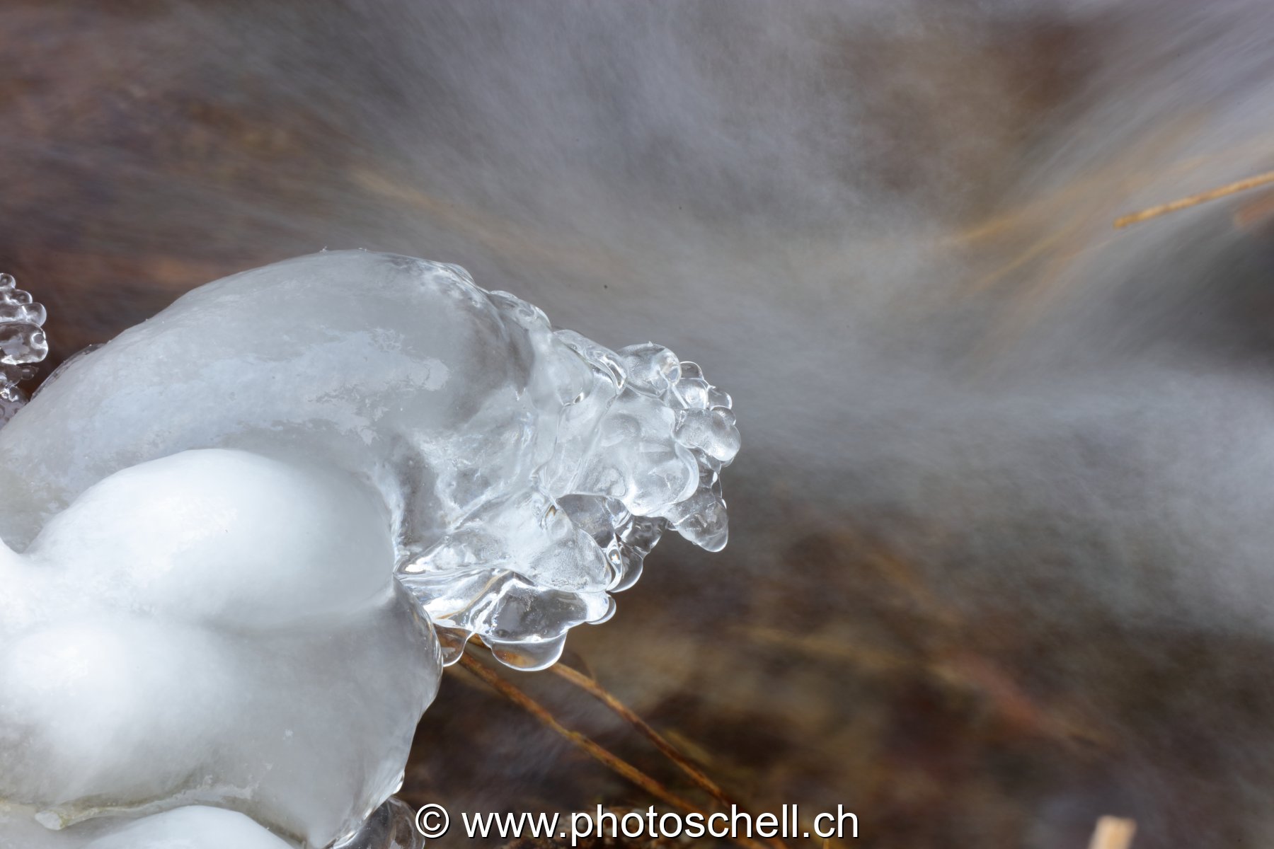 Gérignoz et sa glace hivernale