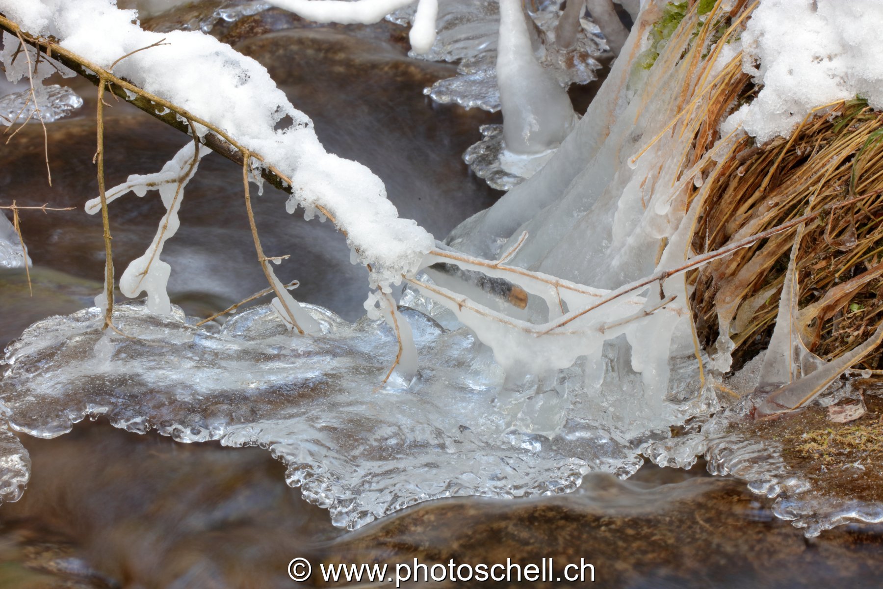 Gérignoz et sa glace hivernale