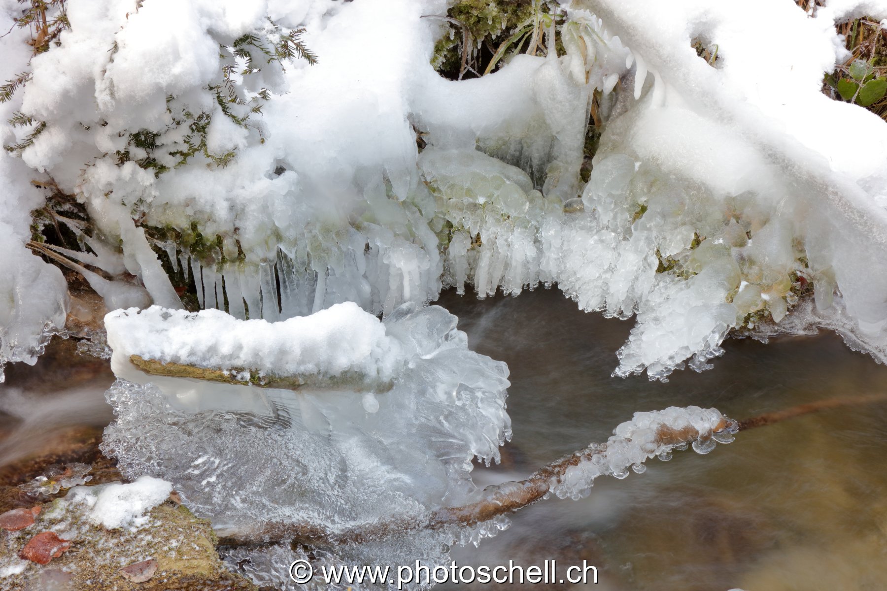 Gérignoz et sa glace hivernale