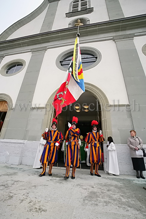 La sortie de la garde pontificale