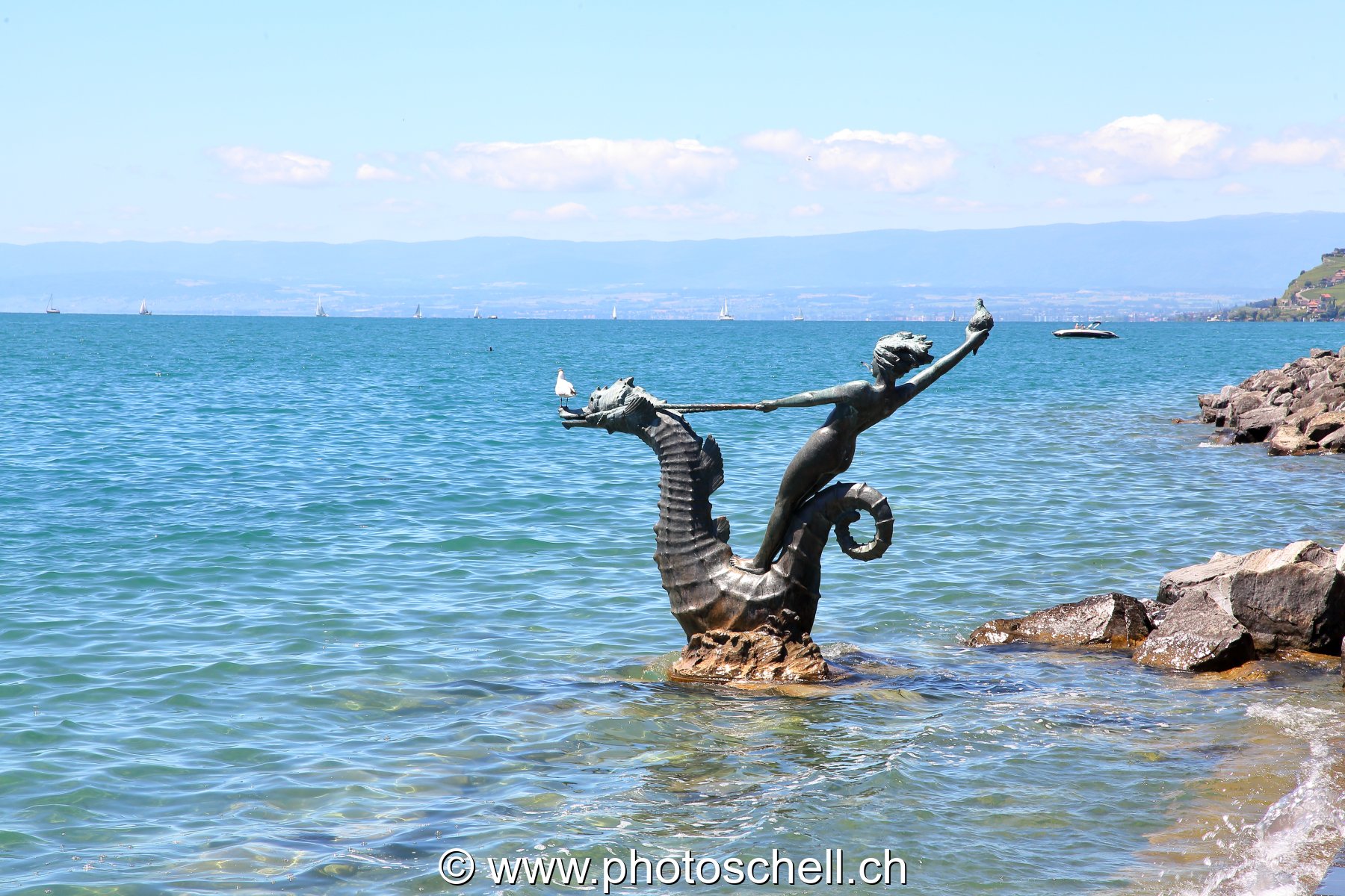 Statue dans l'eau à Vevey