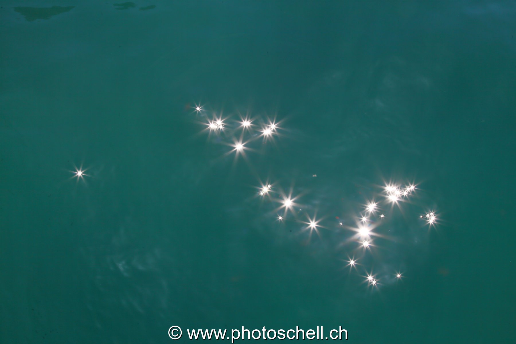 Reflets du soleil dans l'eau