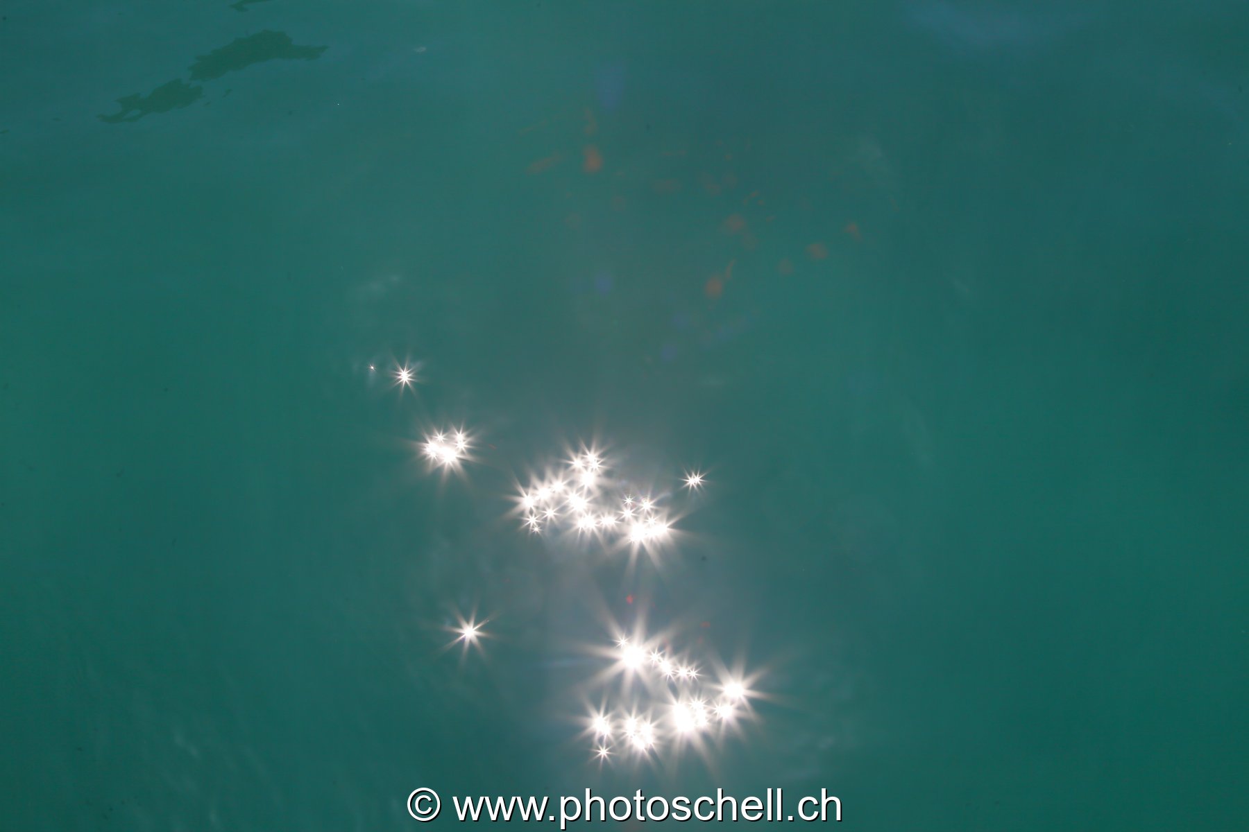 Reflets du soleil dans l'eau