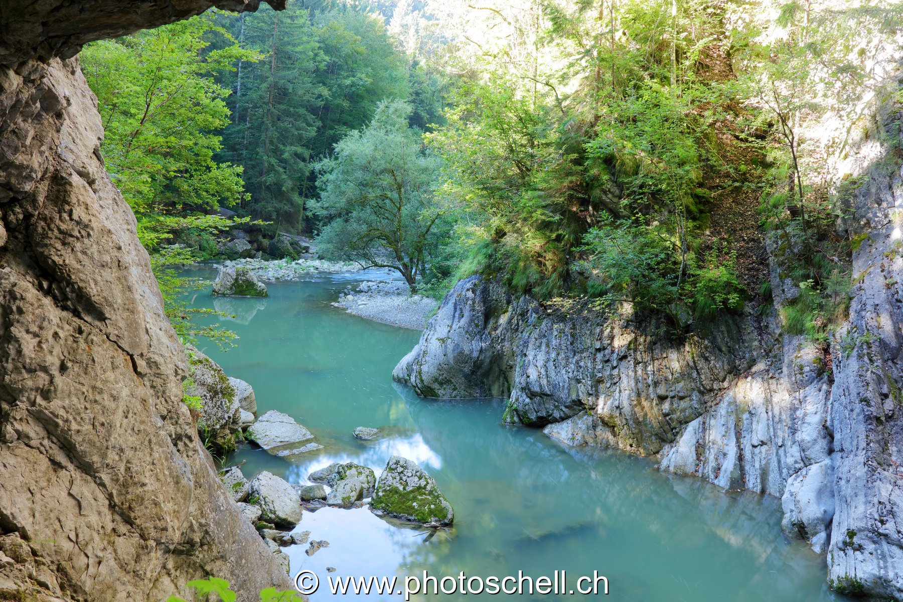 Plan d'eau dans la gorge
