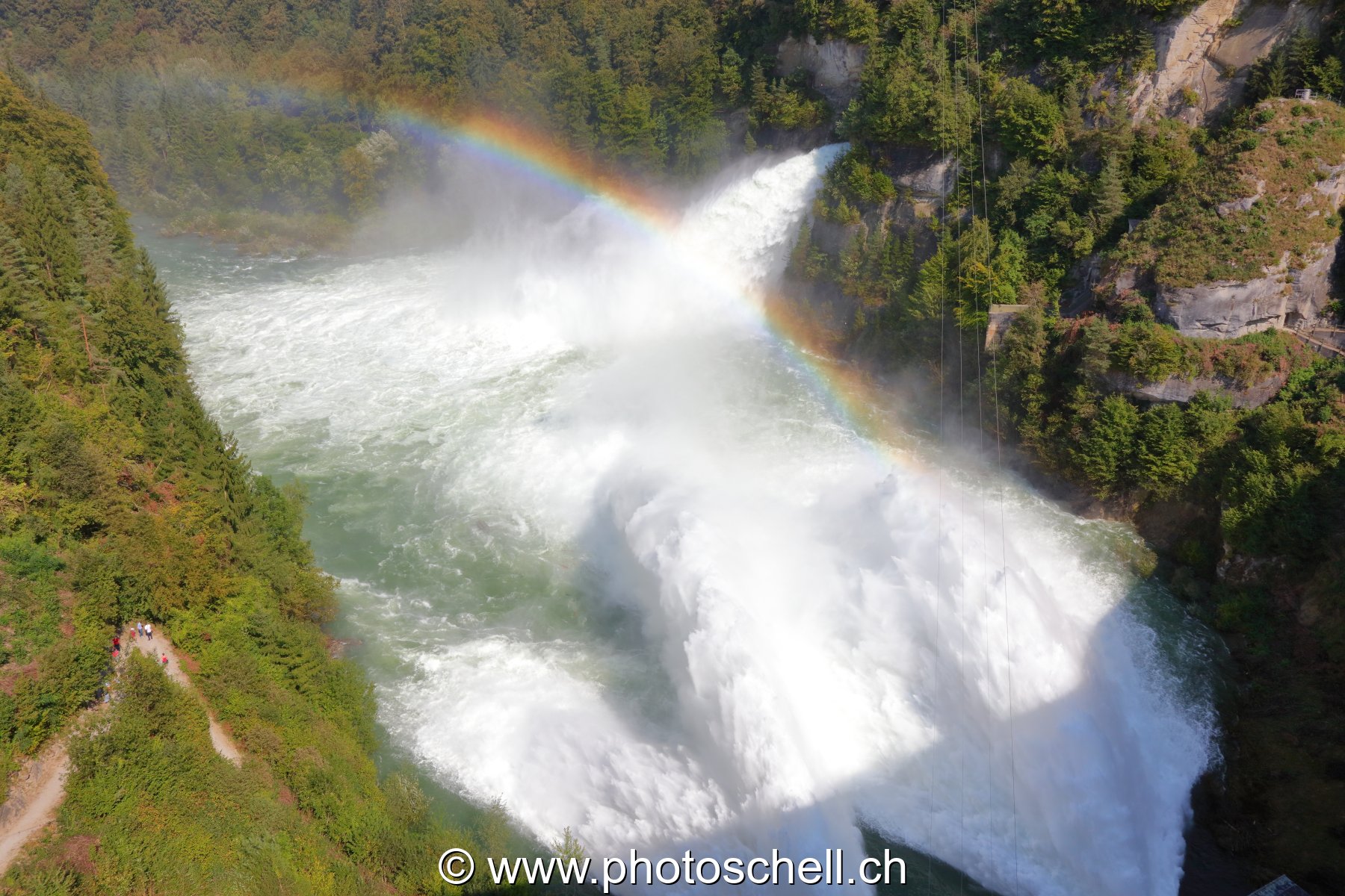 Vidange du barrage de Rossens et son arc-en-ciel