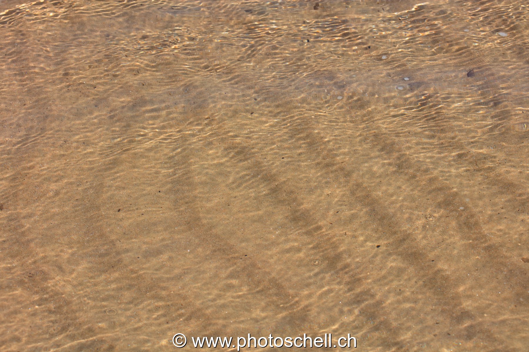 Reflets sur le sable