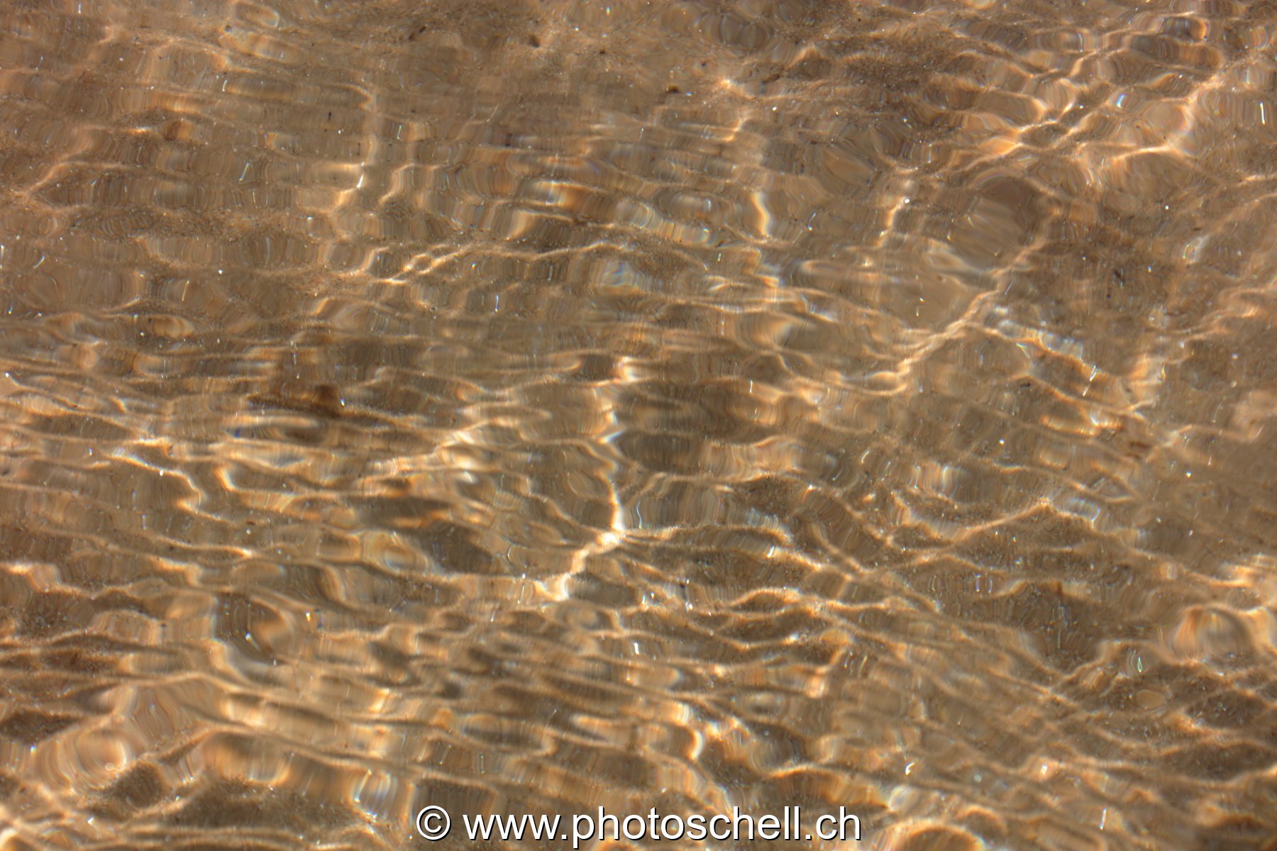 Reflets sur le sable