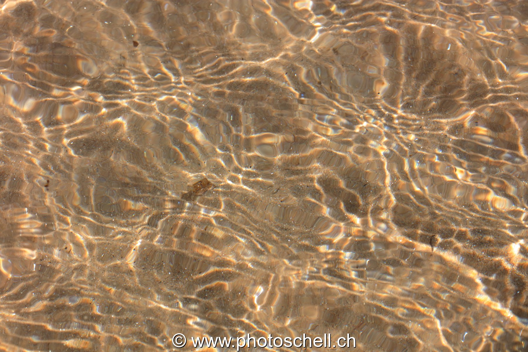 Reflets sur le sable