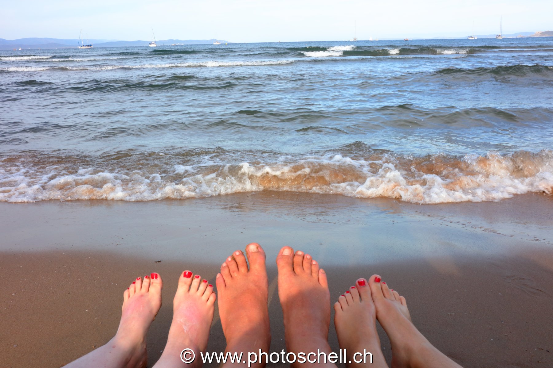 Collection de pieds face à la mer