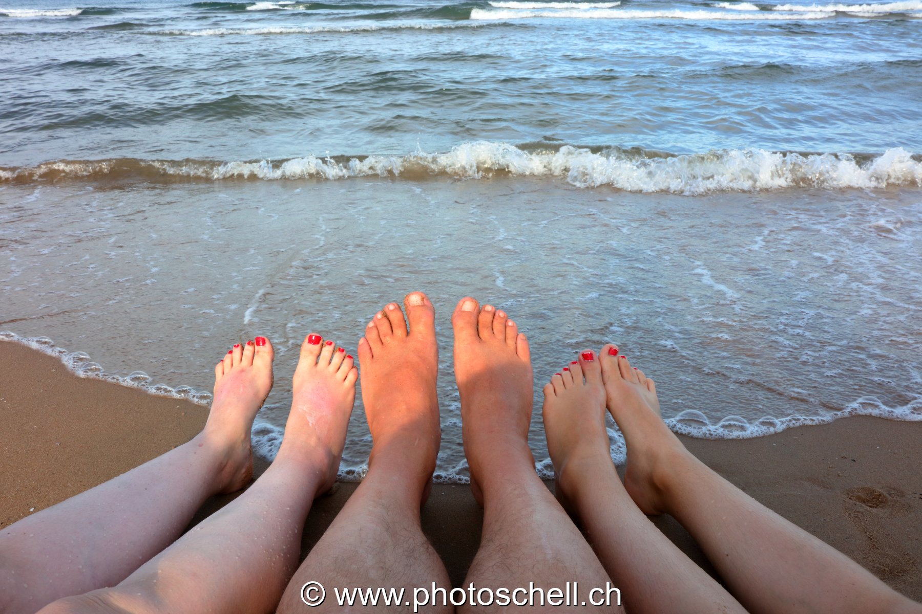 Collection de pieds face à la mer