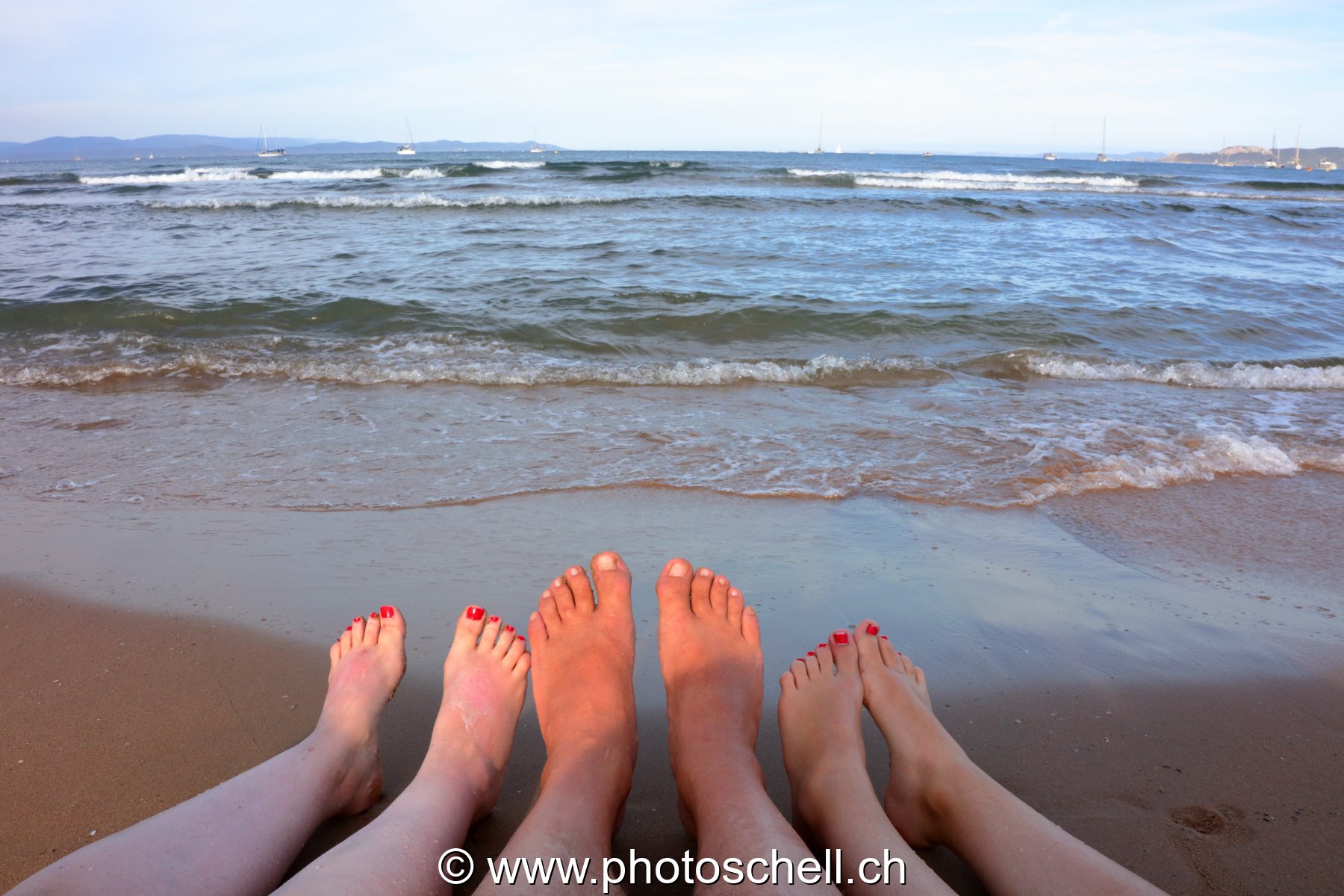 Collection de pieds face à la mer