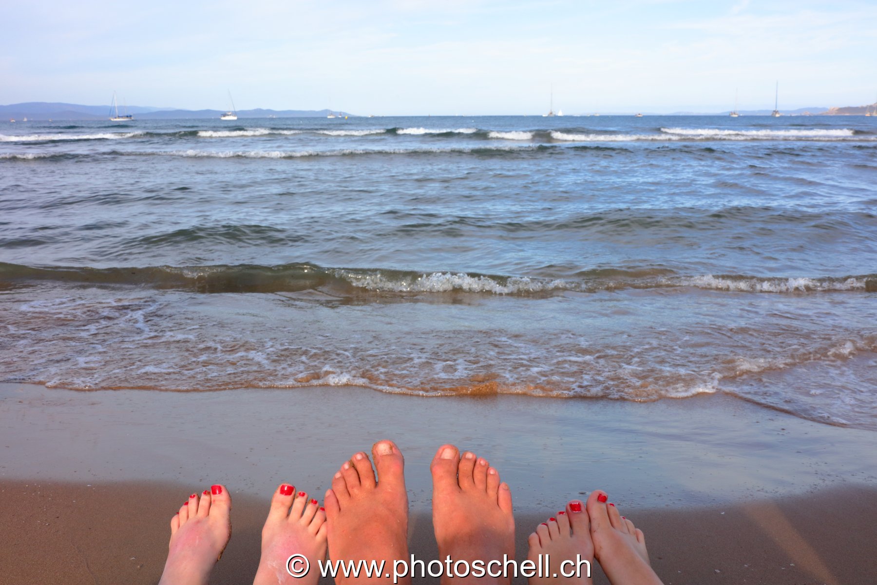Collection de pieds face à la mer