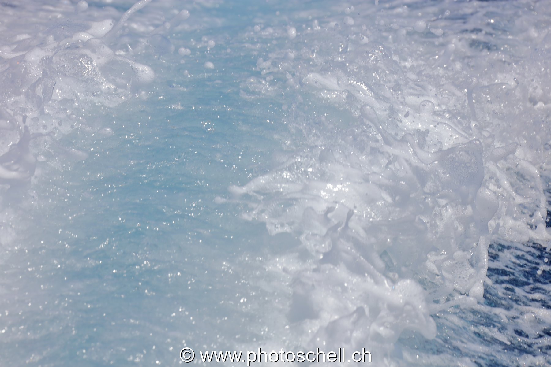 Projections d'eau dans le sillage