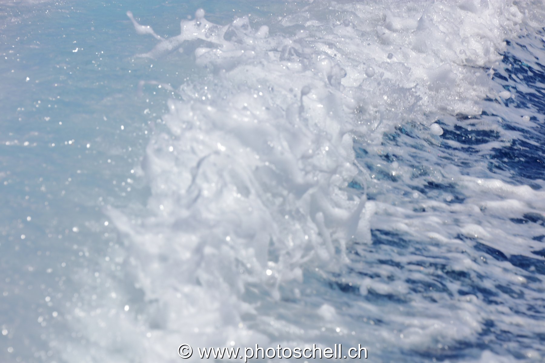 Projections d'eau dans le sillage
