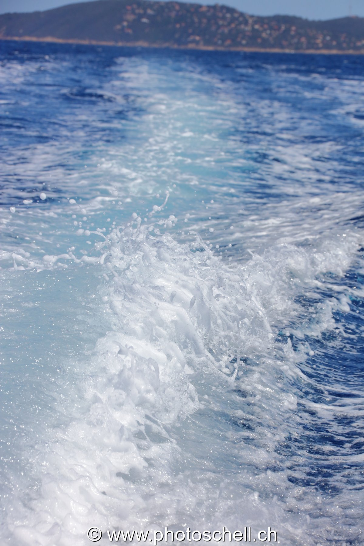 Projections d'eau dans le sillage