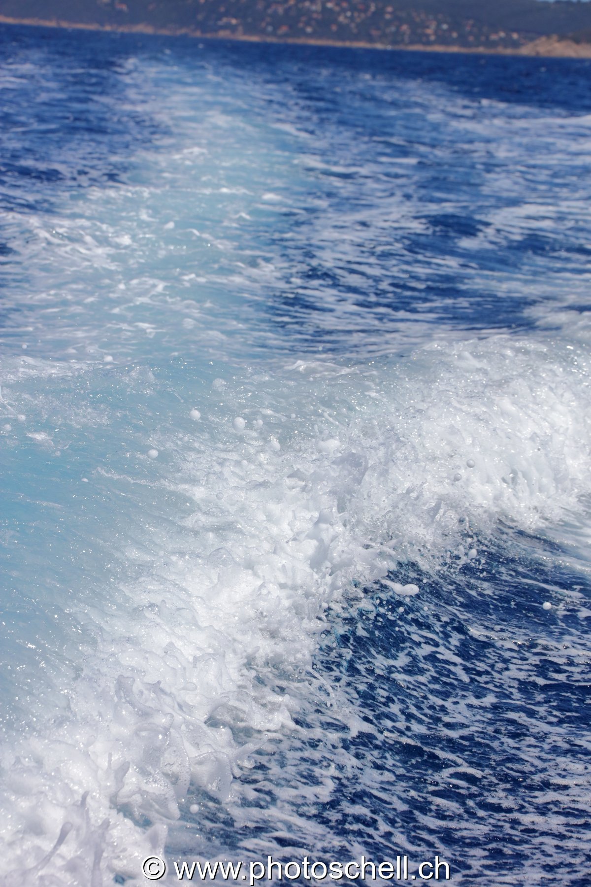 Projections d'eau dans le sillage