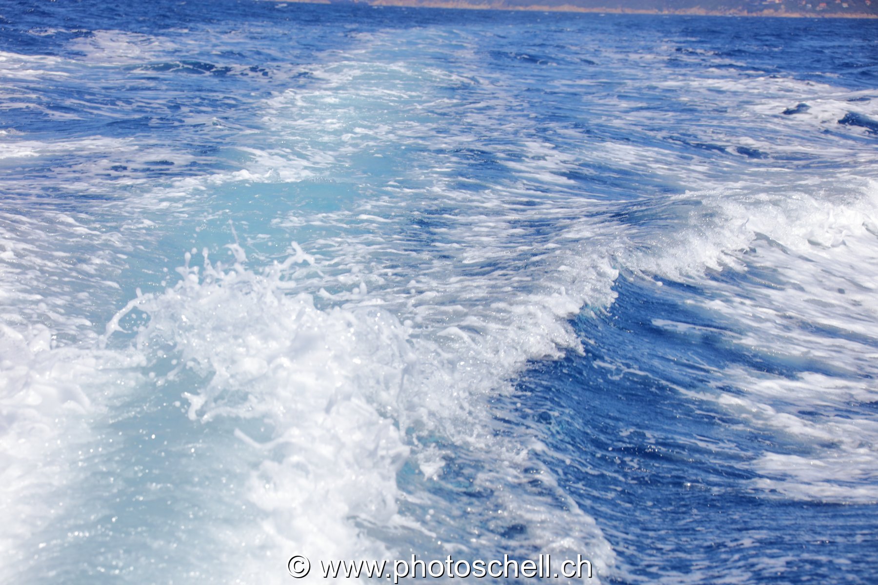 Projections d'eau dans le sillage