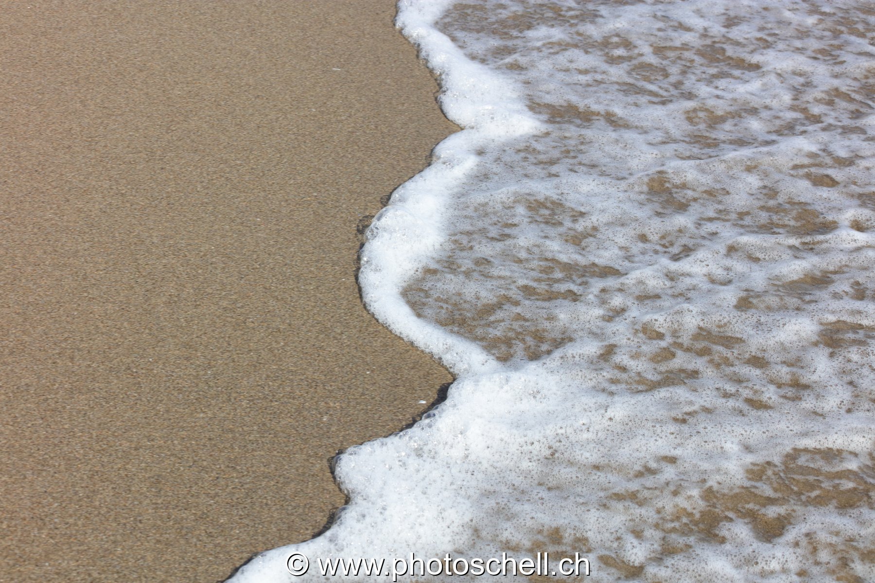 Bulles d'air sur le sable