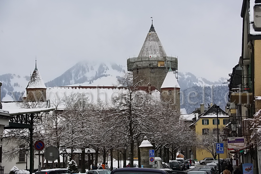 Le château recouvert d\'une fine couche de neige