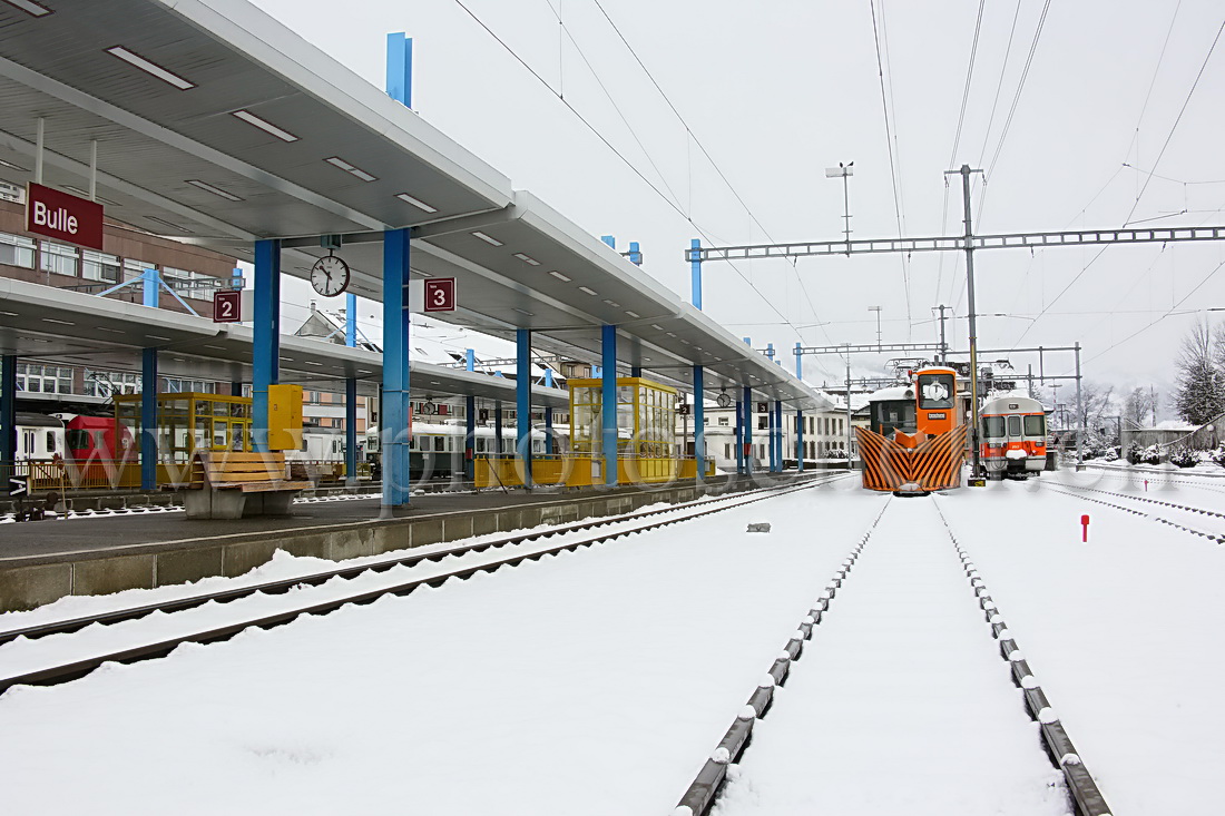 Vue en perspective du chasse-neige et des quais