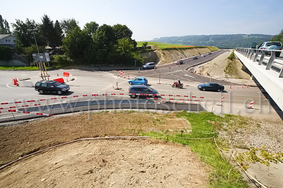 Le nouveau rond-point nord de Bulle depuis le pont