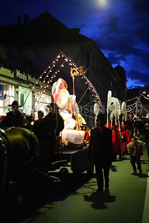 Saint-Nicolas et ses volées de cacahouètes