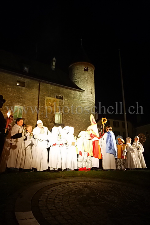 Le discours de Saint-Nicolas devant le chateau