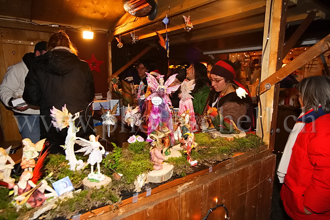 Le marché de Noël et son stand aux santons