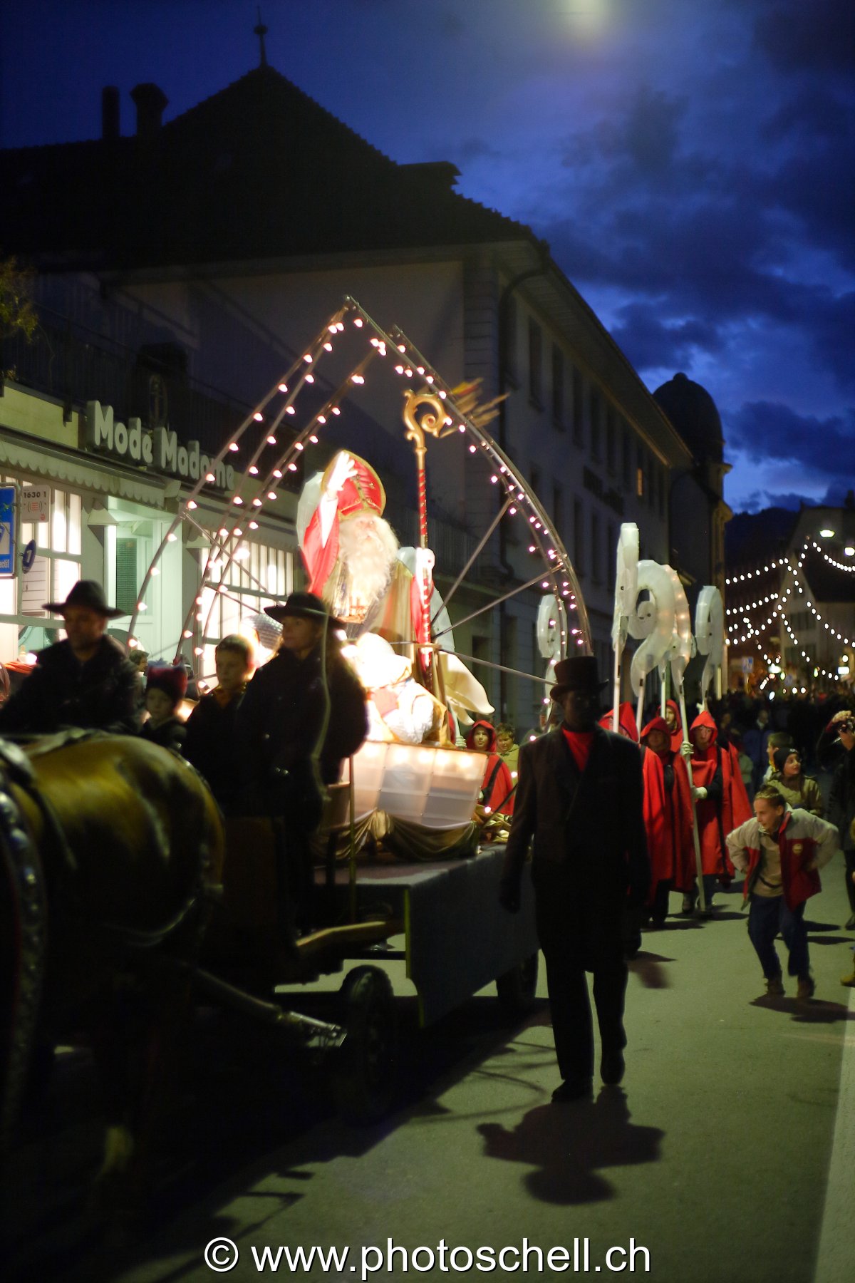 Saint-Nicolas et ses volées de cacahouètes