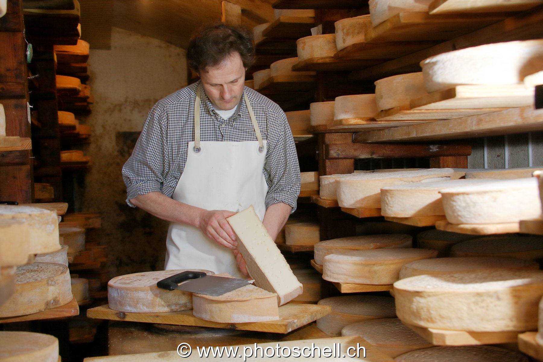 Vérification de l'aspect visuel du Vacherin Fribourgeois