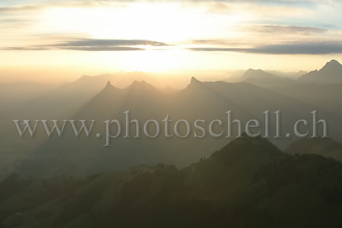 Lever de soleil sur les préalpes