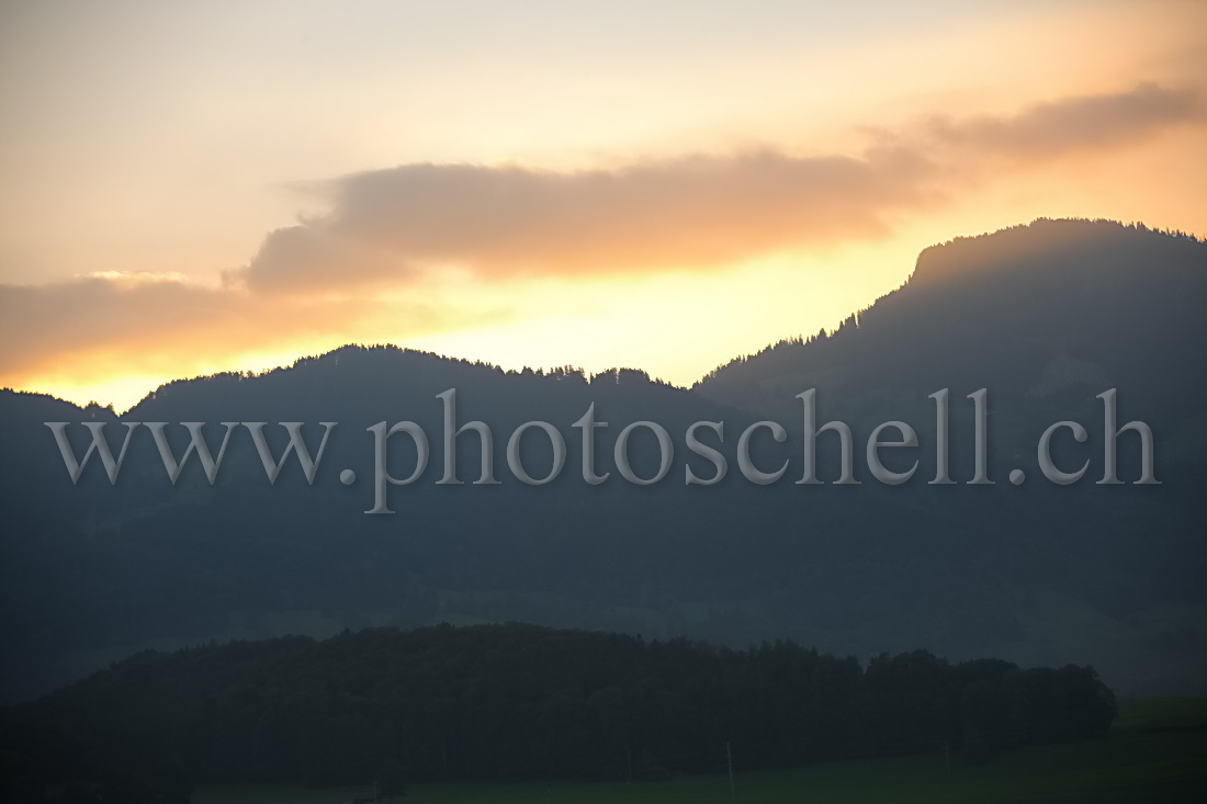 Lever de soleil sur les préalpes