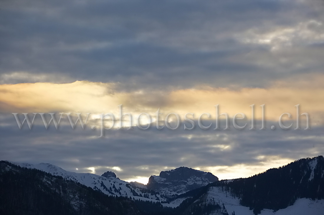 Lever de soleil sur les préalpes