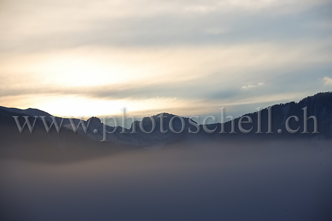 Lever de soleil sur les préalpes