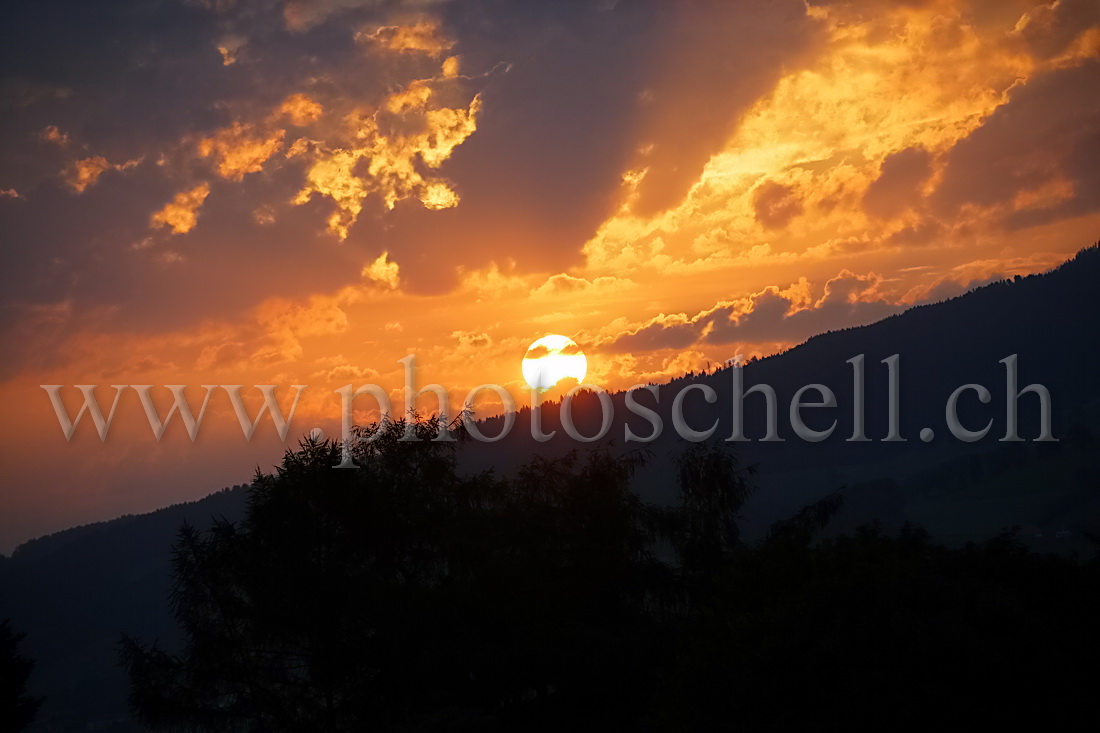 Lever de soleil dans les nuages