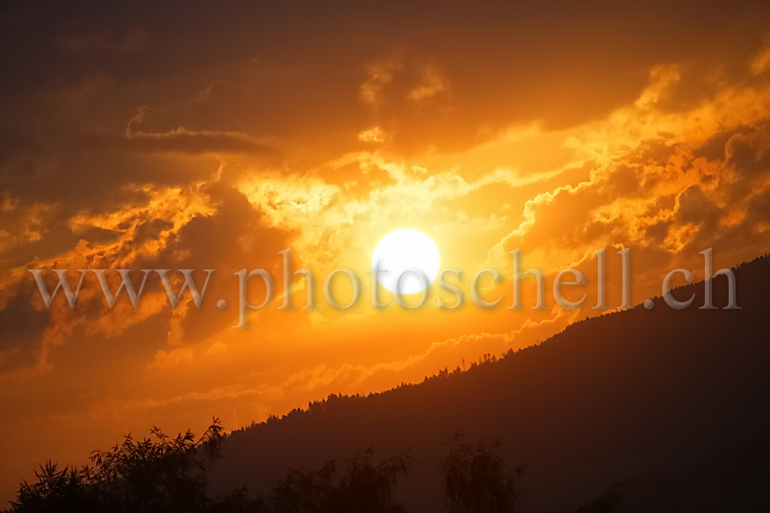 Lever de soleil dans les nuages