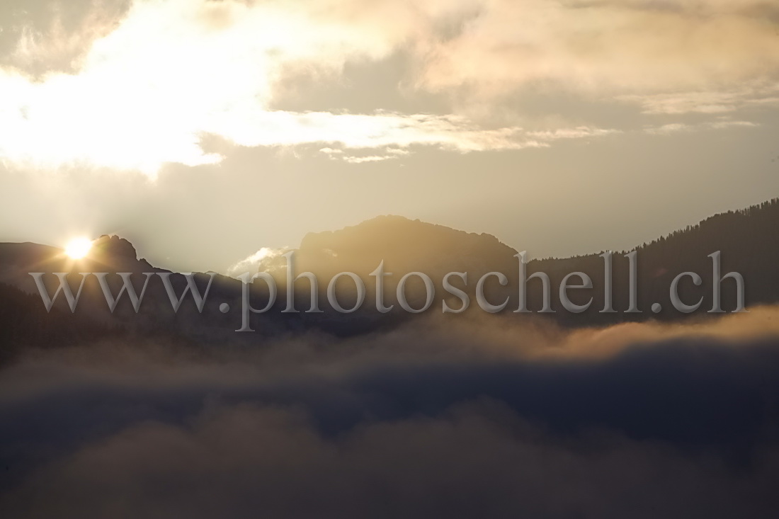 Lever de soleil à côté de la Dent de Savigny