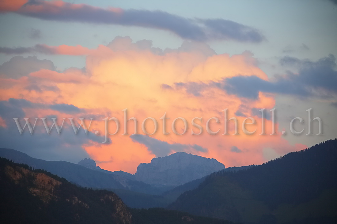 Nuage de feu sur la Dent de Savigny