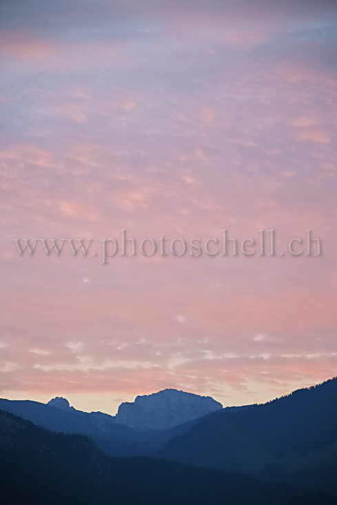 Nuages rose sur la Dent de Savigny