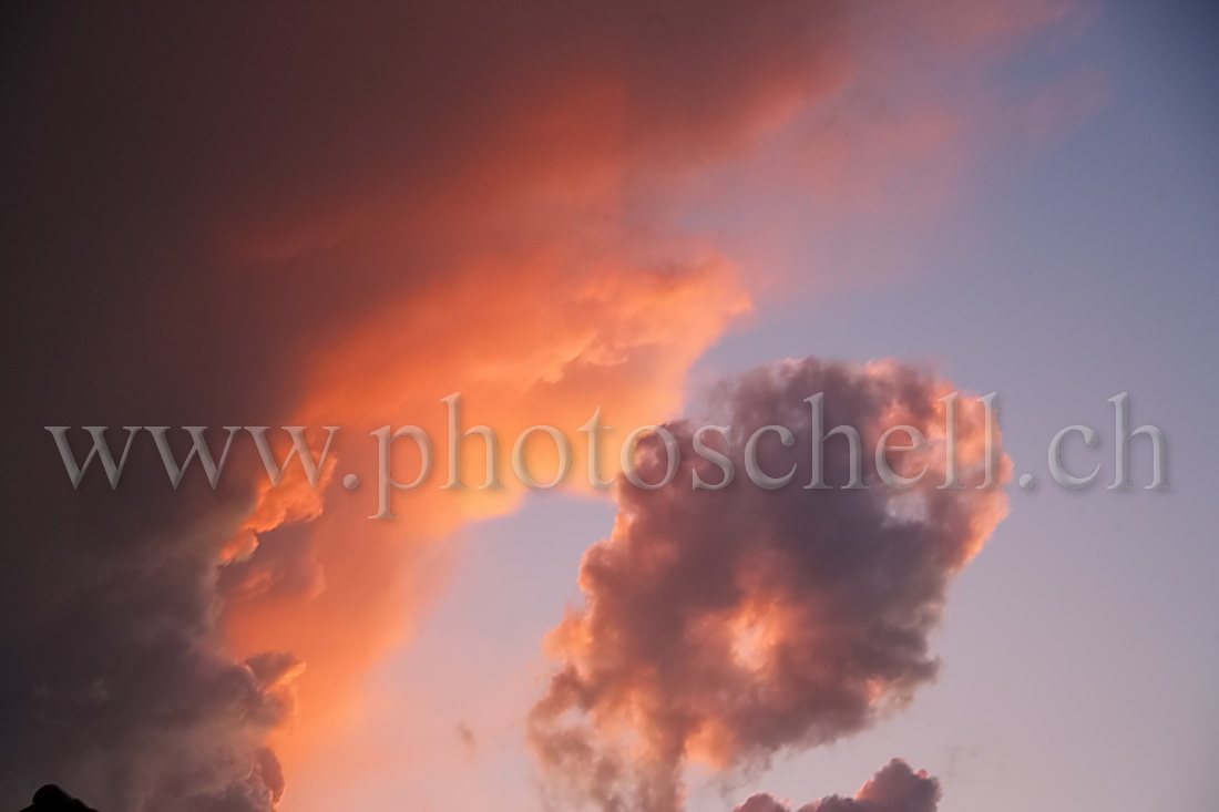 Nuages rougeoyants