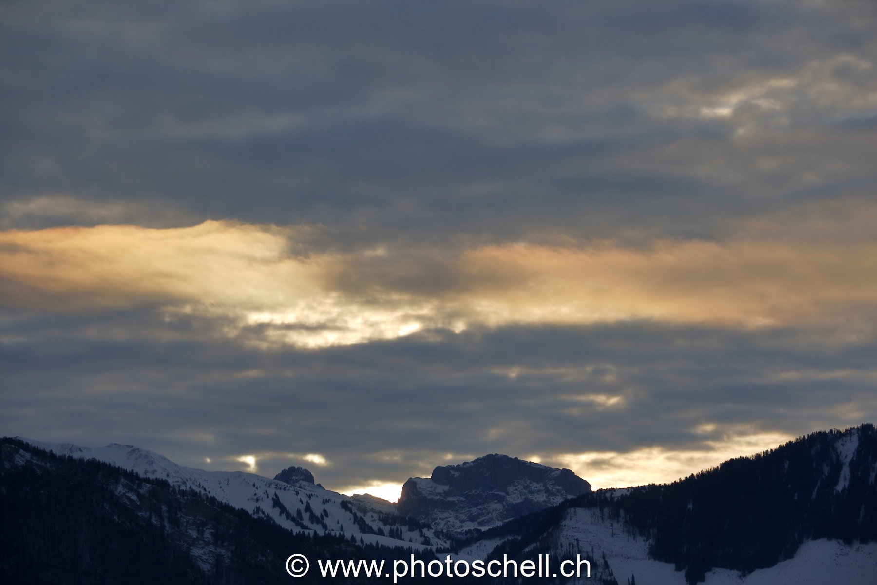 Lever de soleil sur les préalpes