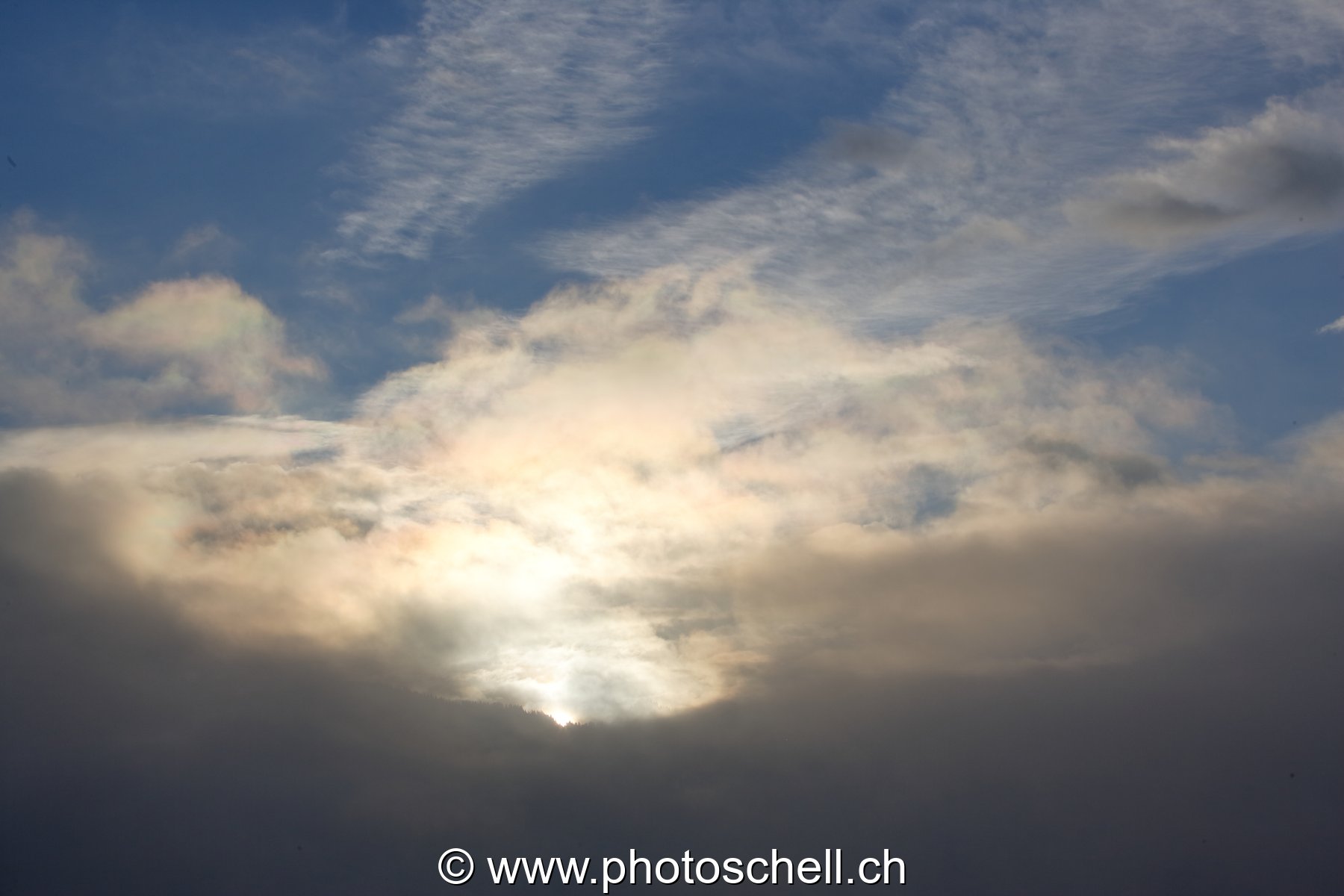 Premiers rayons dans les nuages
