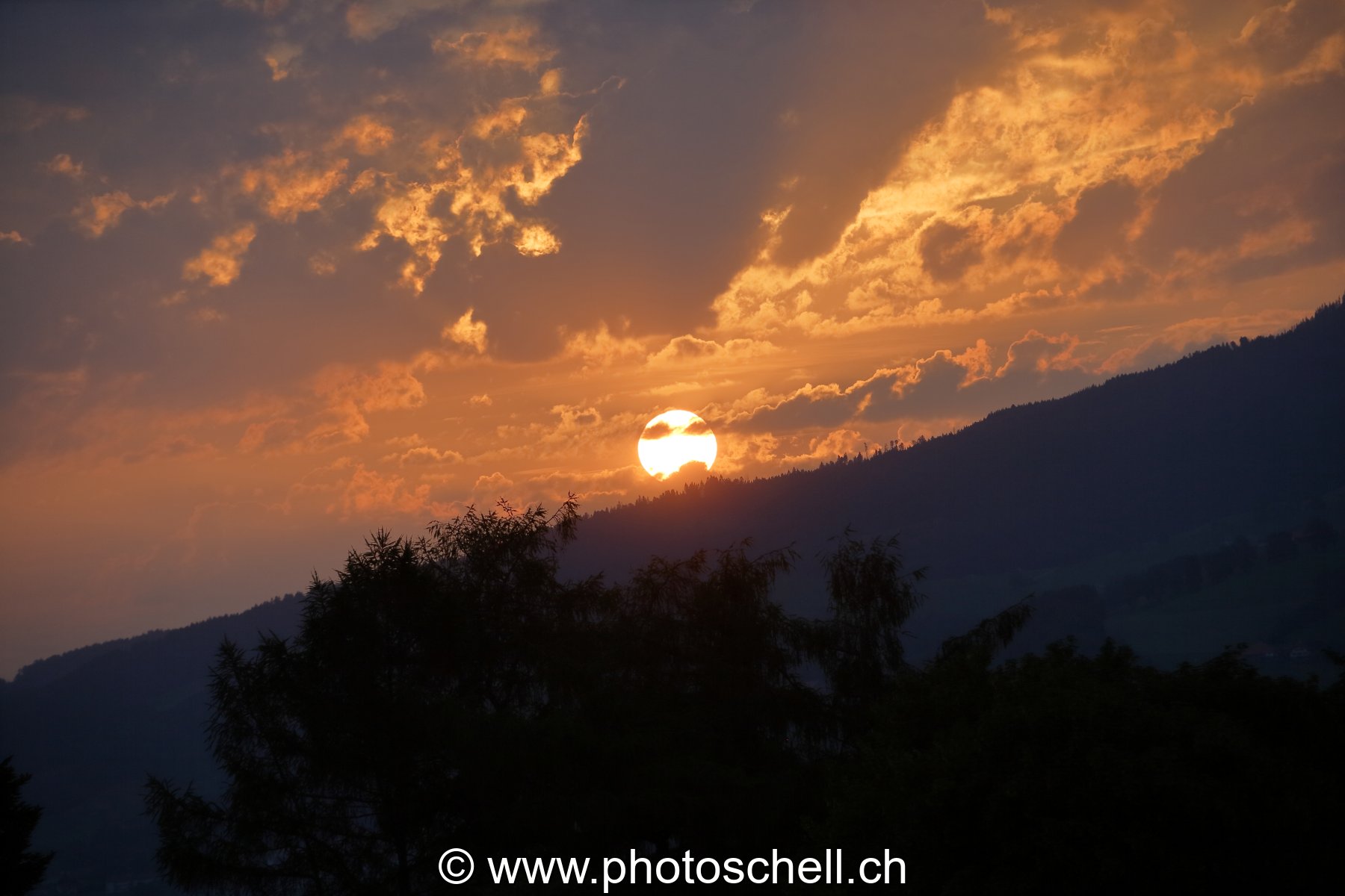 Lever de soleil dans les nuages
