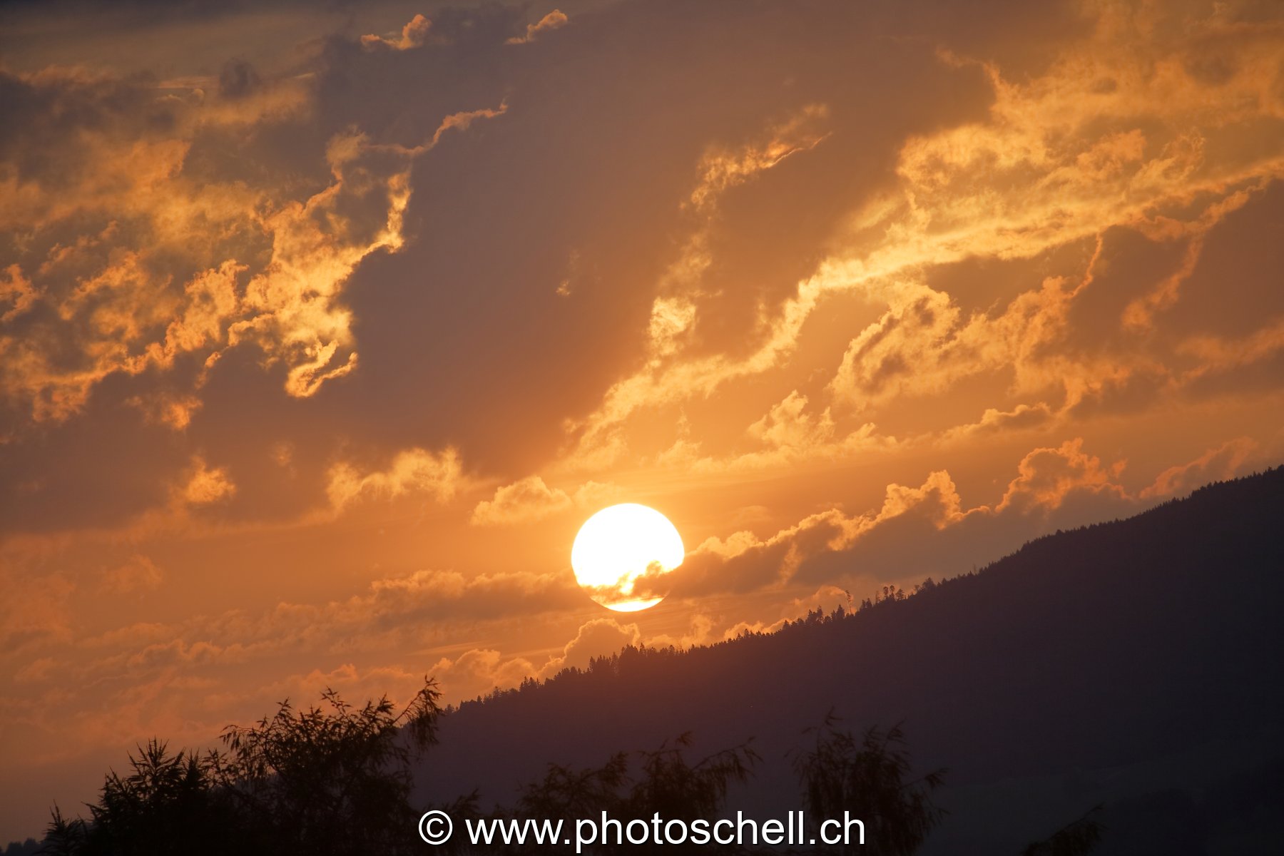 Lever de soleil dans les nuages