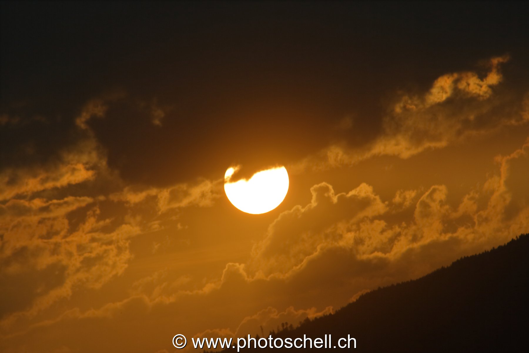 Lever de soleil dans les nuages