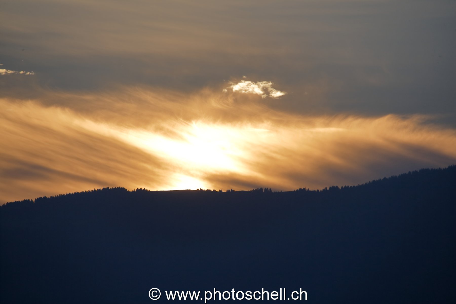 Lever de soleil dans les nuages