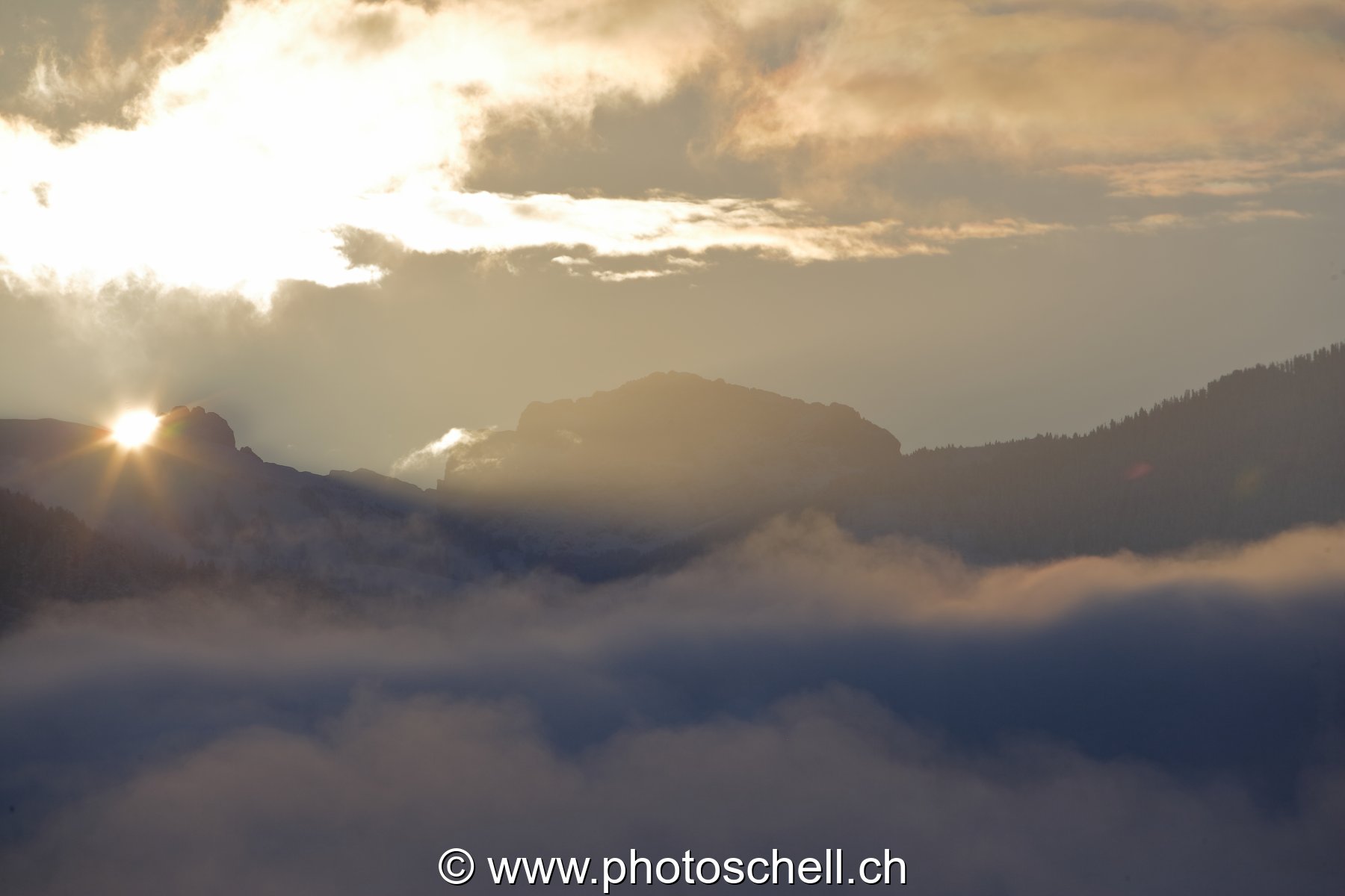 Lever de soleil à côté de la Dent de Savigny
